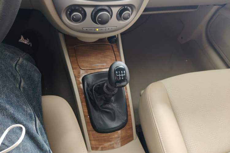 Used Buick Excelle 2015 1.5L Manual Classic Trim Gear Lever