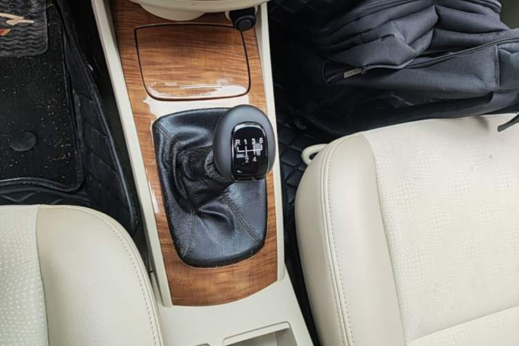 Used Buick Excelle 2015 1.5L Manual Classic Trim Gear Lever