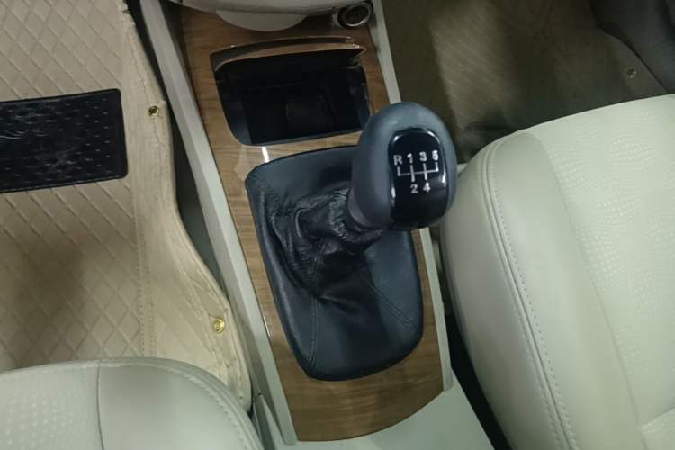 Used Buick Excelle 2015 1.5L Manual Classic Trim Gear Lever