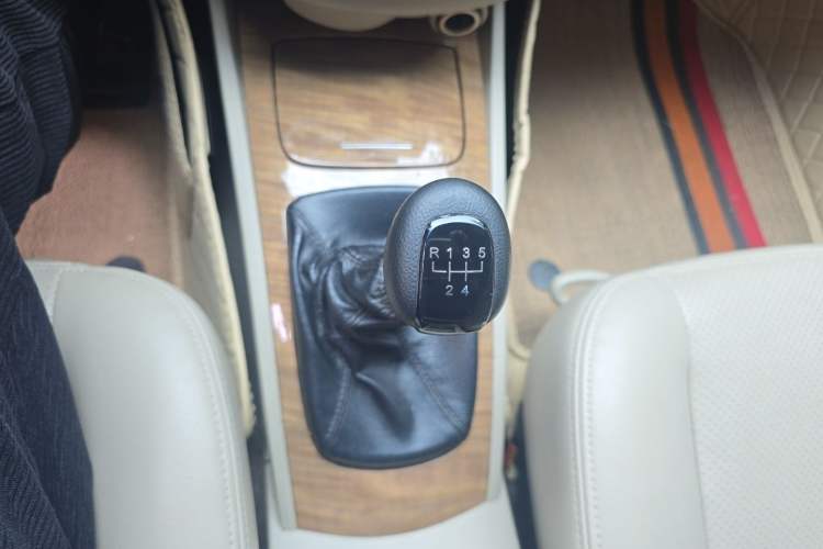 Used Buick Excelle 2015 1.5L Manual Luxury Model Gear Lever