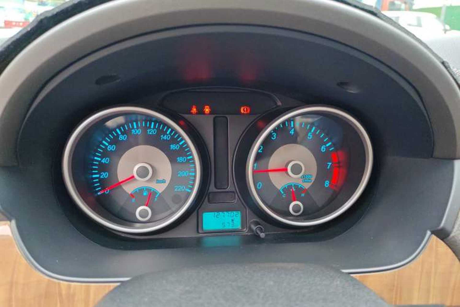 Used Buick Excelle 2015 1.5L Manual Classic Trim Instrument Cluster