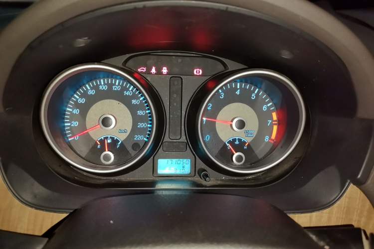 Used Buick Excelle 2015 1.5L Manual Classic Trim Instrument Cluster