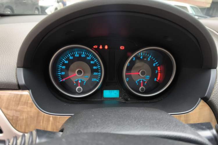 Used Buick Excelle 2015 1.5L Manual Classic Trim Instrument Cluster
