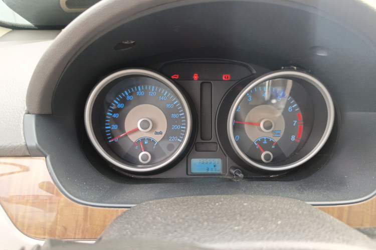 Used Buick Excelle 2015 1.5L Manual Classic Trim Instrument Cluster