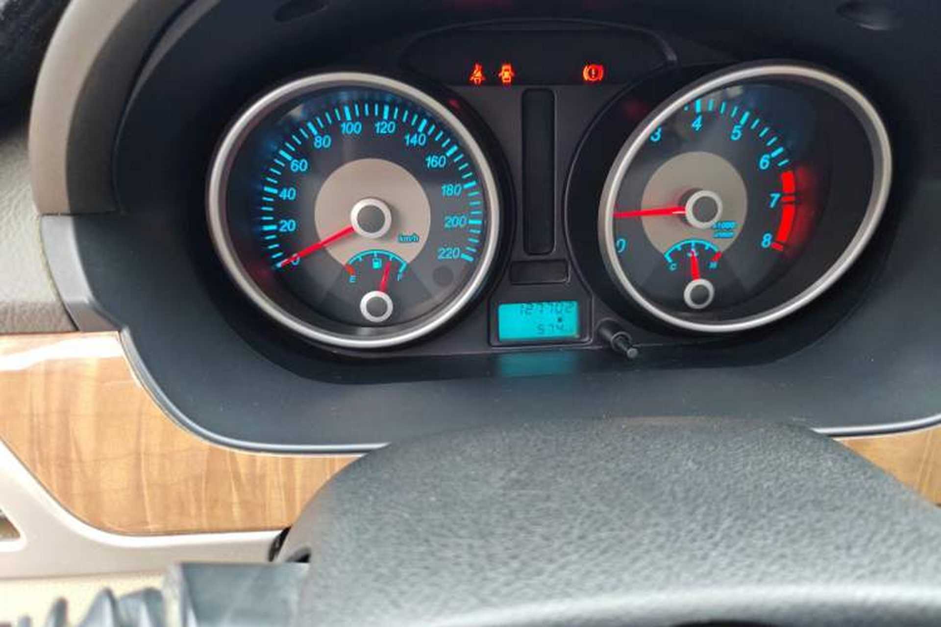 Used Buick Excelle 2015 1.5L Manual Classic Trim Odometer Close Up