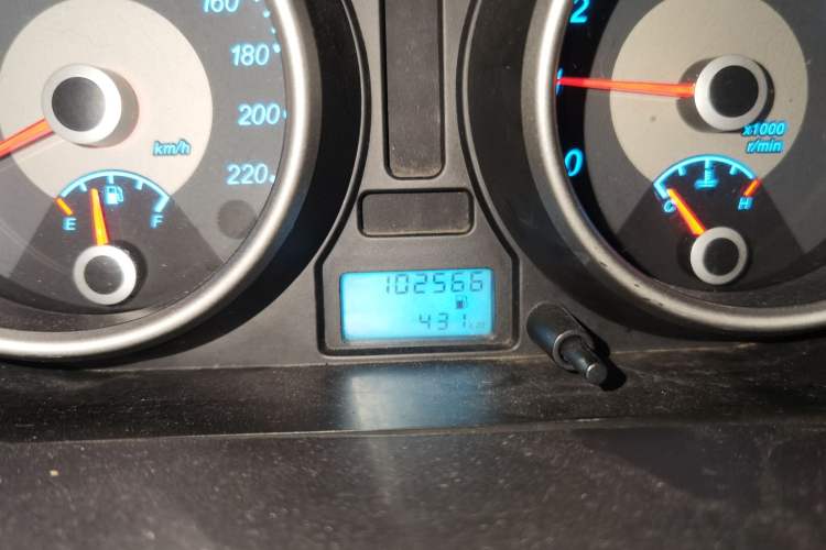 Used Buick Excelle 2015 1.5L Manual Classic Trim Odometer Close Up