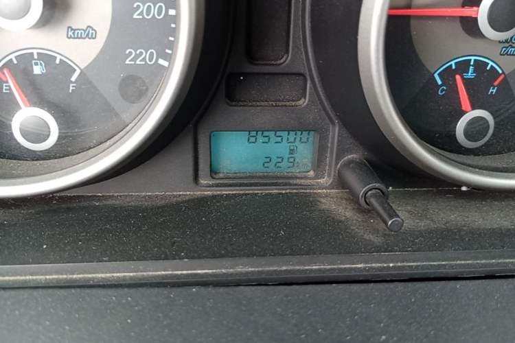 Used Buick Excelle 2015 1.5L Manual Classic Trim Odometer Close Up