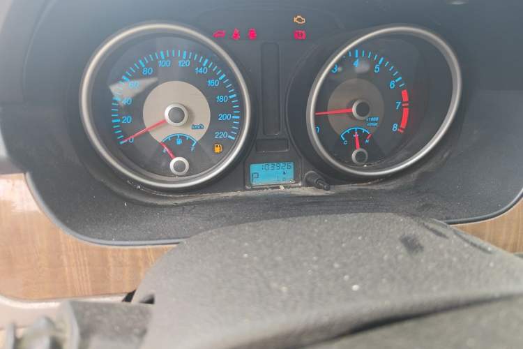 Used Buick Excelle 2015 1.5L Automatic Classic Model Odometer Close Up