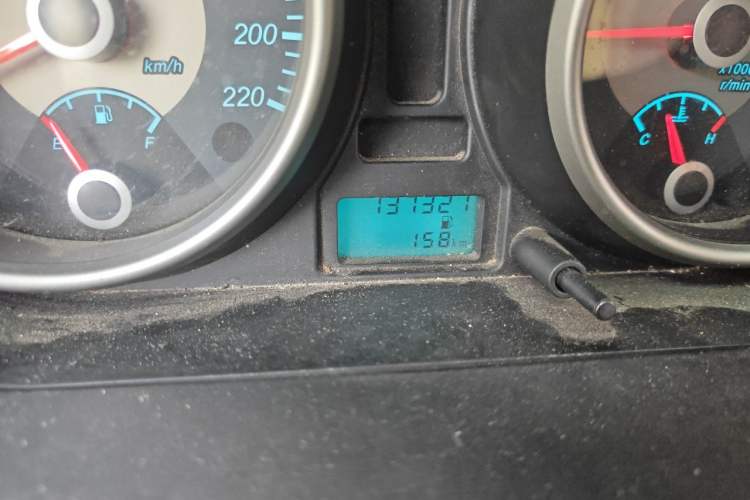 Used Buick Excelle 2015 1.5L Manual Classic Trim Odometer Close Up