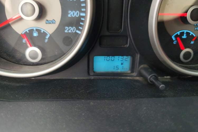 Used Buick Excelle 2015 1.5L Manual Classic Trim Odometer Close Up