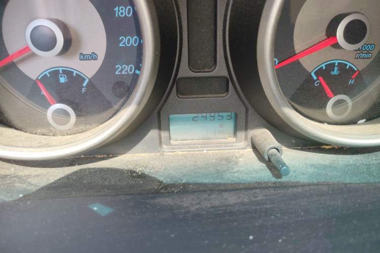 Used Buick Excelle 2015 1.5L Manual Classic Trim Odometer Close Up