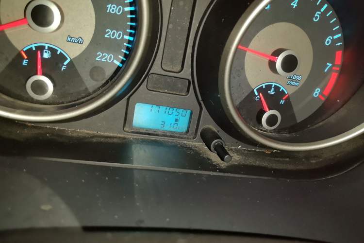 Used Buick Excelle 2015 1.5L Manual Classic Trim Odometer Close Up