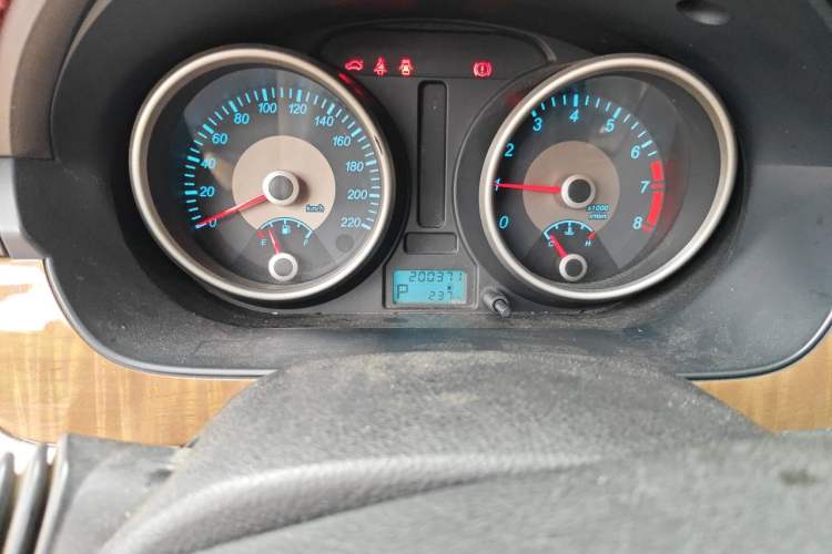 Used Buick Excelle 2015 1.5L Automatic Classic Model Odometer Close Up
