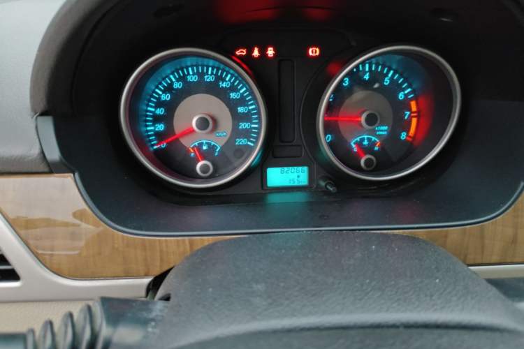 Used Buick Excelle 2015 1.5L Manual Classic Trim Odometer Close Up