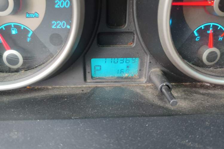 Used Buick Excelle 2015 1.5L Automatic Classic Model Odometer Close Up