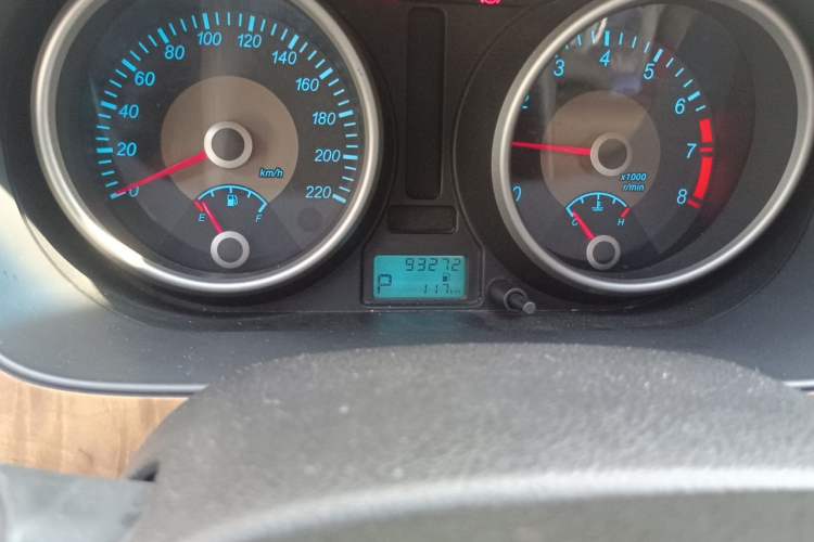 Used Buick Excelle 2015 1.5L Automatic Classic Model Odometer Close Up