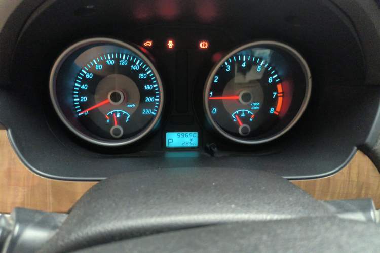 Used Buick Excelle 2015 1.5L Automatic Classic Model Odometer Close Up
