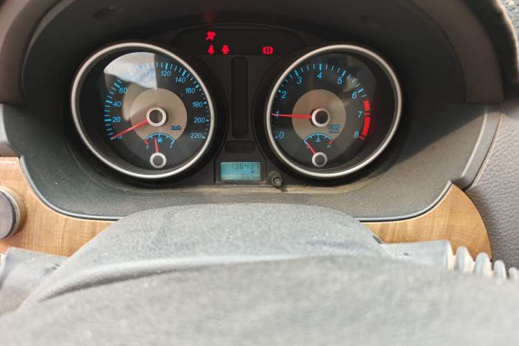 Used Buick Excelle 2015 1.5L Manual Luxury Model Odometer Close Up