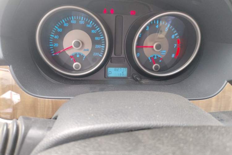 Used Buick Excelle 2015 1.5L Automatic Classic Model Odometer Close Up