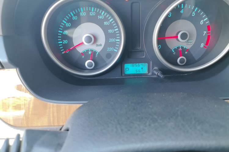 Used Buick Excelle 2015 1.5L Automatic Classic Model Odometer Close Up