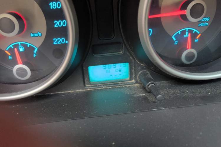 Used Buick Excelle 2015 1.5L Manual Classic Trim Odometer Close Up