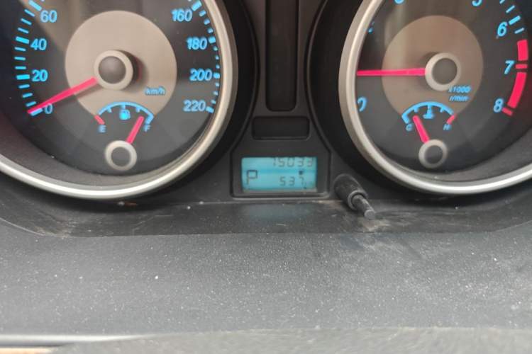 Used Buick Excelle 2015 1.5L Automatic Classic Model Odometer Close Up