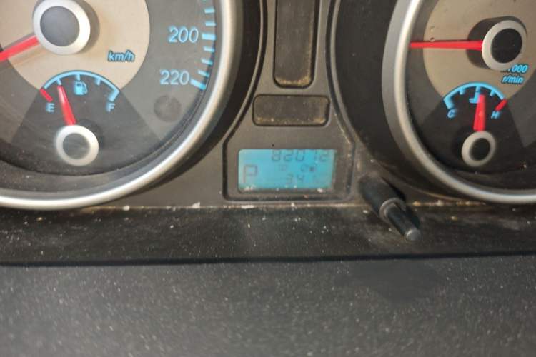 Used Buick Excelle 2015 1.5L Automatic Classic Model Odometer Close Up
