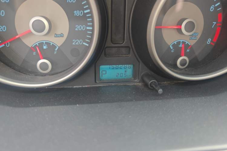 Used Buick Excelle 2015 1.5L Automatic Classic Model Odometer Close Up