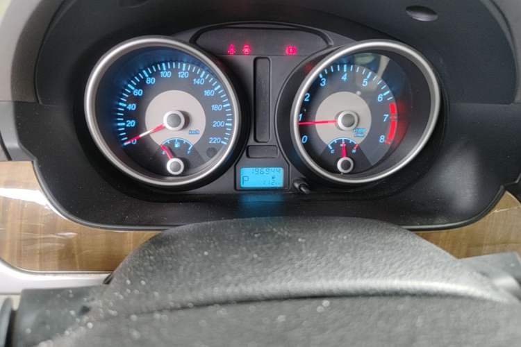 Used Buick Excelle 2015 1.5L Automatic Luxury Edition Odometer Close Up