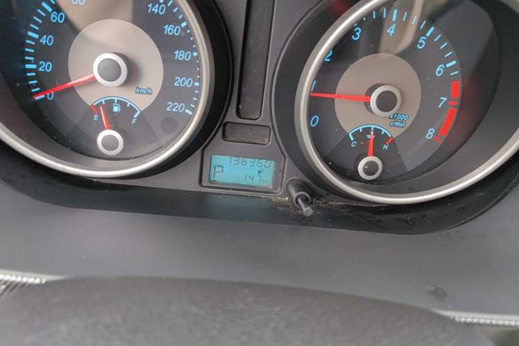 Used Buick Excelle 2015 1.5L Automatic Classic Model Odometer Close Up