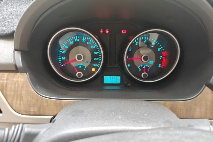 Used Buick Excelle 2015 1.5L Manual Classic Trim Odometer Close Up