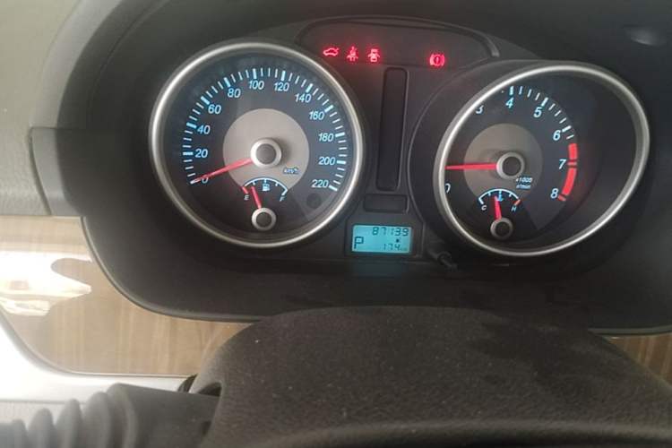 Used Buick Excelle 2015 1.5L Automatic Classic Model Odometer Close Up