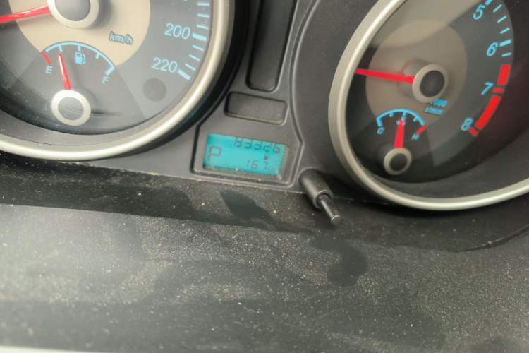 Used Buick Excelle 2015 1.5L Automatic Classic Model Odometer Close Up
