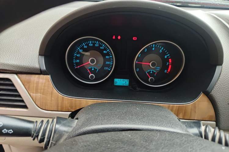 Used Buick Excelle 2015 1.5L Automatic Classic Model Odometer Close Up