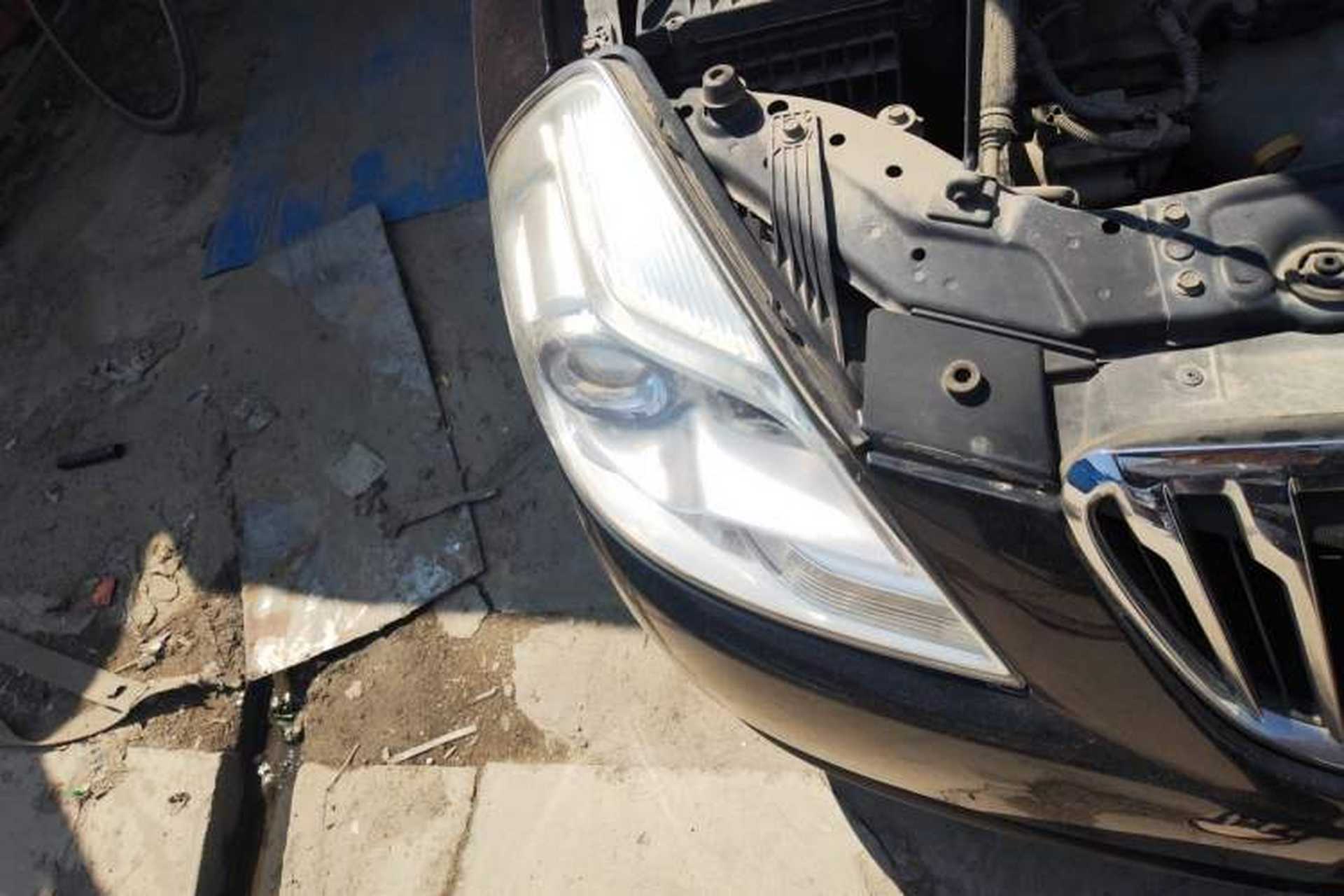 Used Buick Excelle 2015 1.5L Automatic Classic Model Right Front Headlight