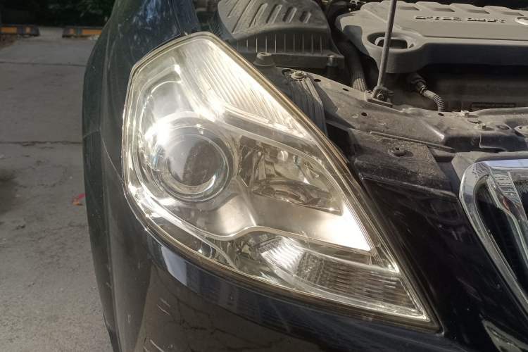 Used Buick Excelle 2015 1.5L Automatic Classic Model Right Front Headlight