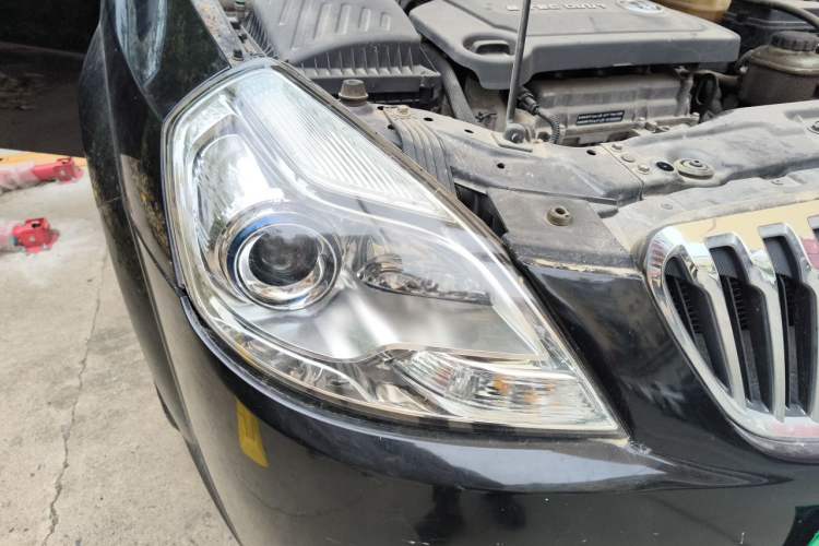 Used Buick Excelle 2015 1.5L Manual Classic Trim Right Front Headlight