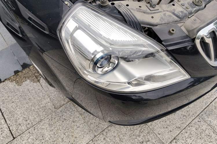 Used Buick Excelle 2015 1.5L Automatic Classic Model Right Front Headlight