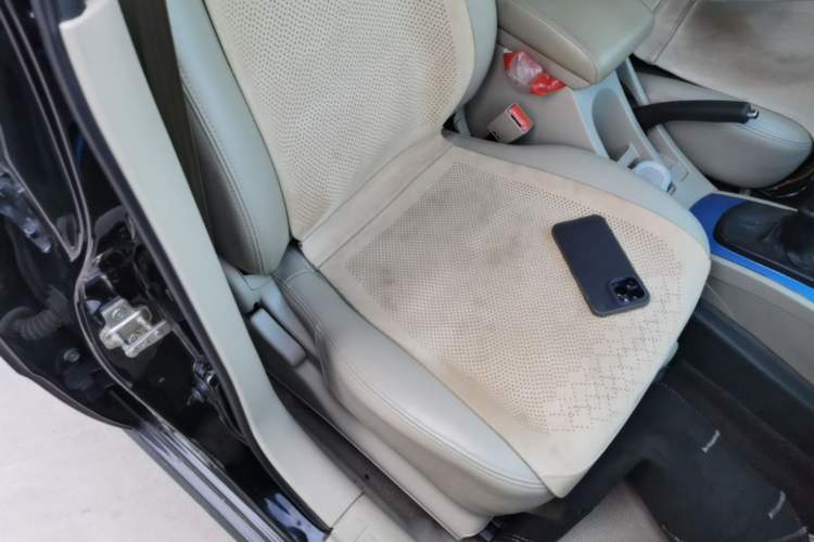 Used Buick Excelle 2015 1.5L Manual Luxury Model Right Front Seat