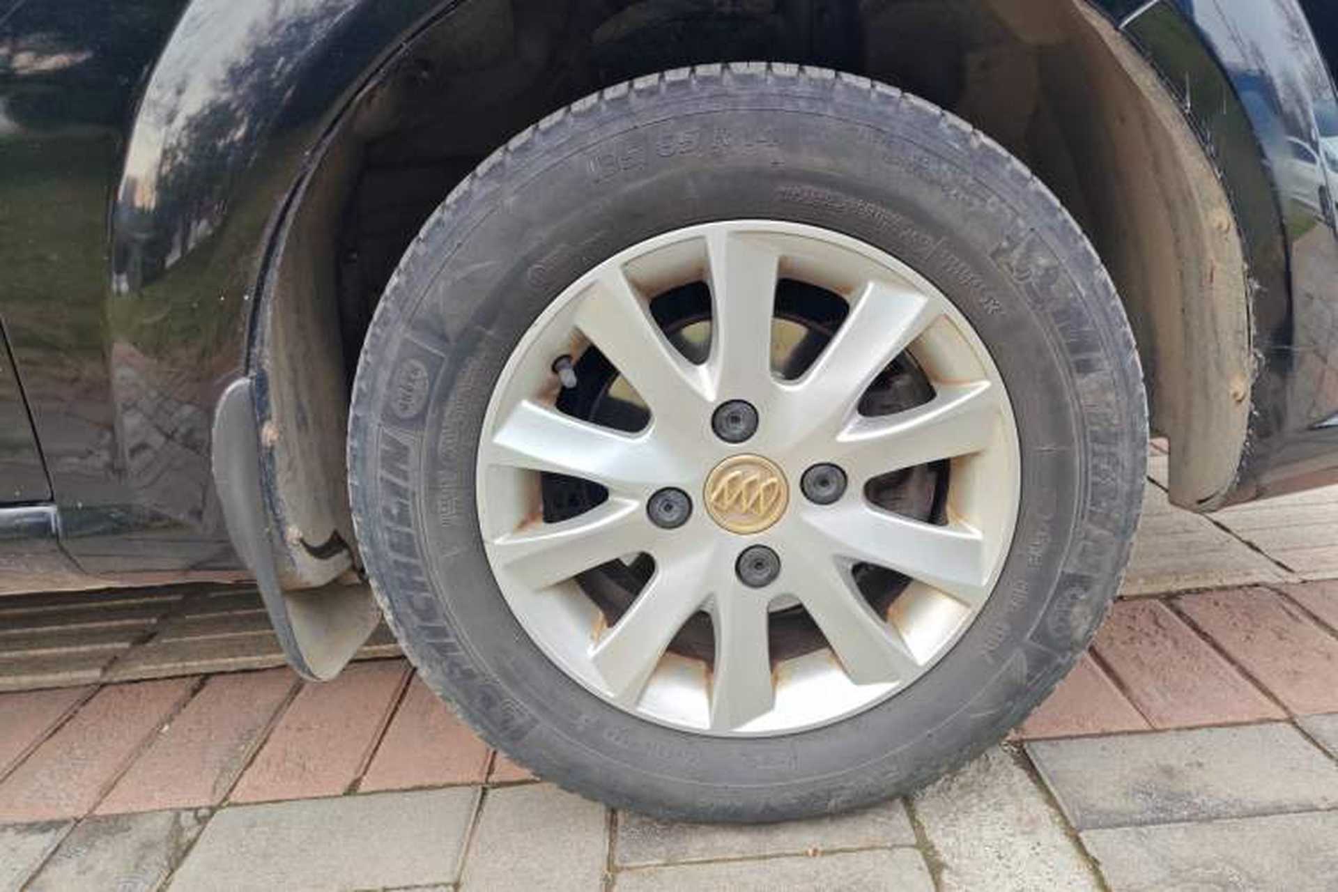 Used Buick Excelle 2015 1.5L Manual Classic Trim Right Front Wheel Hub