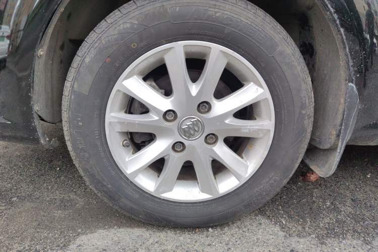 Used Buick Excelle 2015 1.5L Manual Classic Trim Right Front Wheel Hub