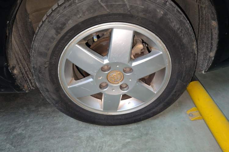 Used Buick Excelle 2015 1.5L Automatic Classic Model Right Front Wheel Hub