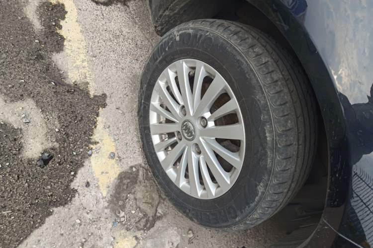 Used Buick Excelle 2015 1.5L Manual Classic Trim Right Front Wheel Hub