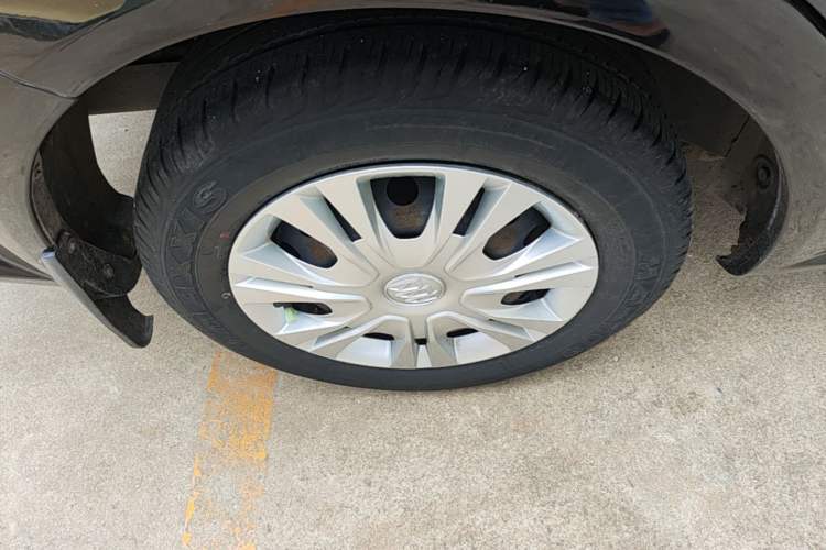 Used Buick Excelle 2015 1.5L Manual Classic Trim Right Rear Wheel Hub
