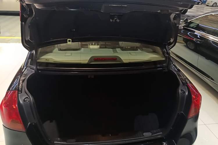 Used Buick Excelle 2015 1.5L Automatic Classic Model Trunk