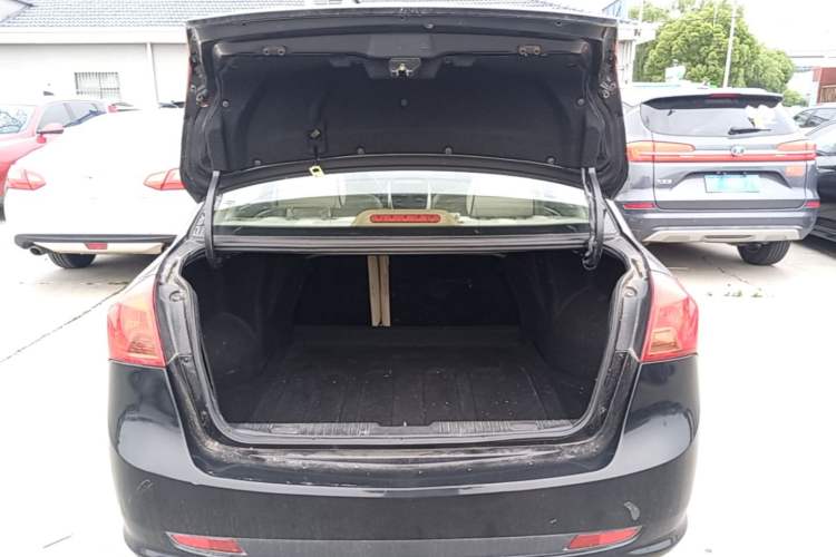 Used Buick Excelle 2015 1.5L Manual Classic Trim Trunk