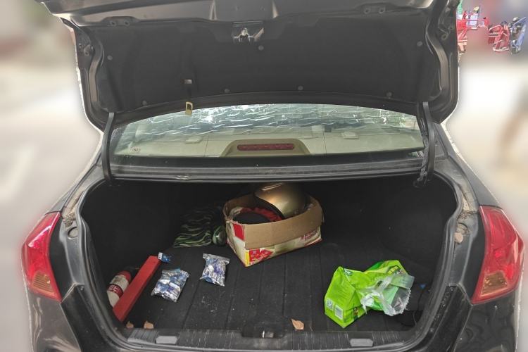 Used Buick Excelle 2015 1.5L Manual Classic Trim Trunk