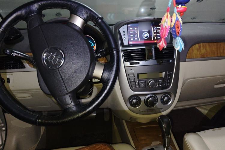 Used Buick Excelle 2015 1.5L Automatic Classic Model Center Console