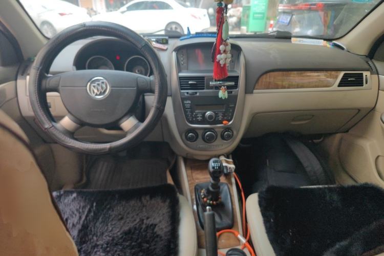 Used Buick Excelle 2015 1.5L Manual Classic Trim Center Console