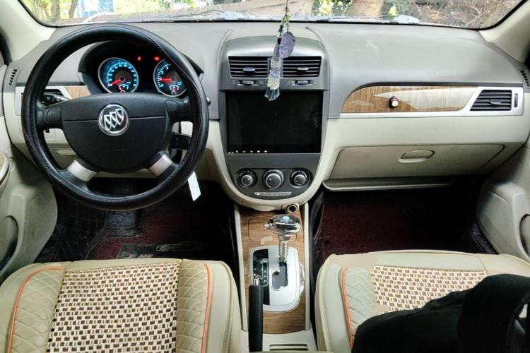 Used Buick Excelle 2015 1.5L Automatic Classic Model Center Console